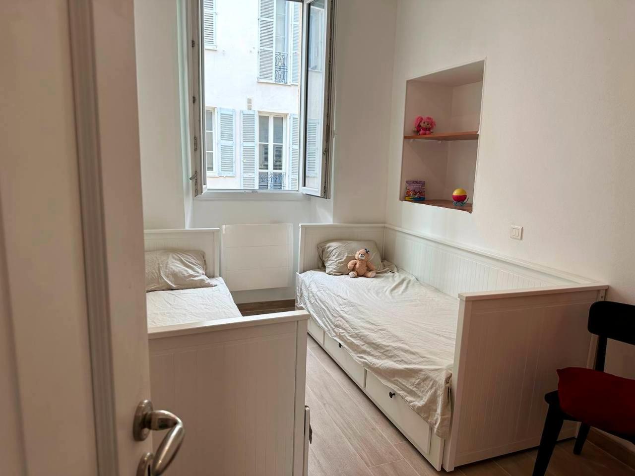 Appartments, *